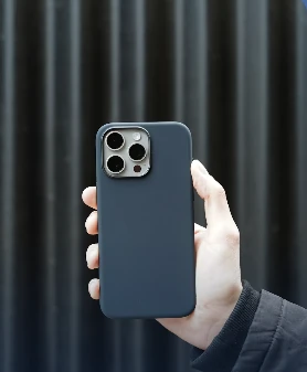 Foto ilustrativa de um celular com capinha
